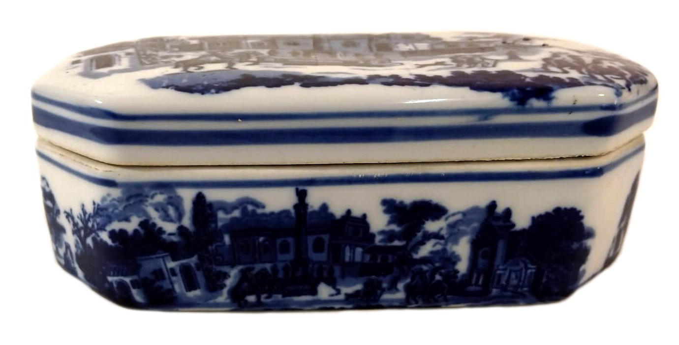 18th-Century Chinese Blue and White Porcelain Jewelry Box