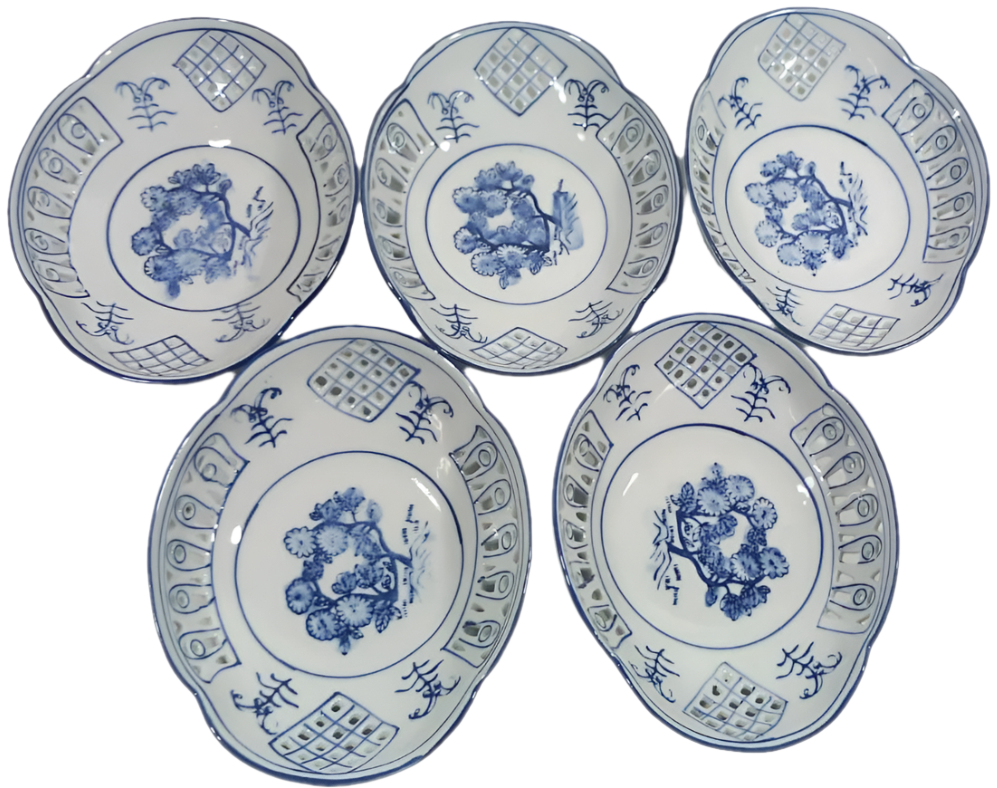 Blue and White Gaia Fruit Bowls with Openwork Design – Set of 5