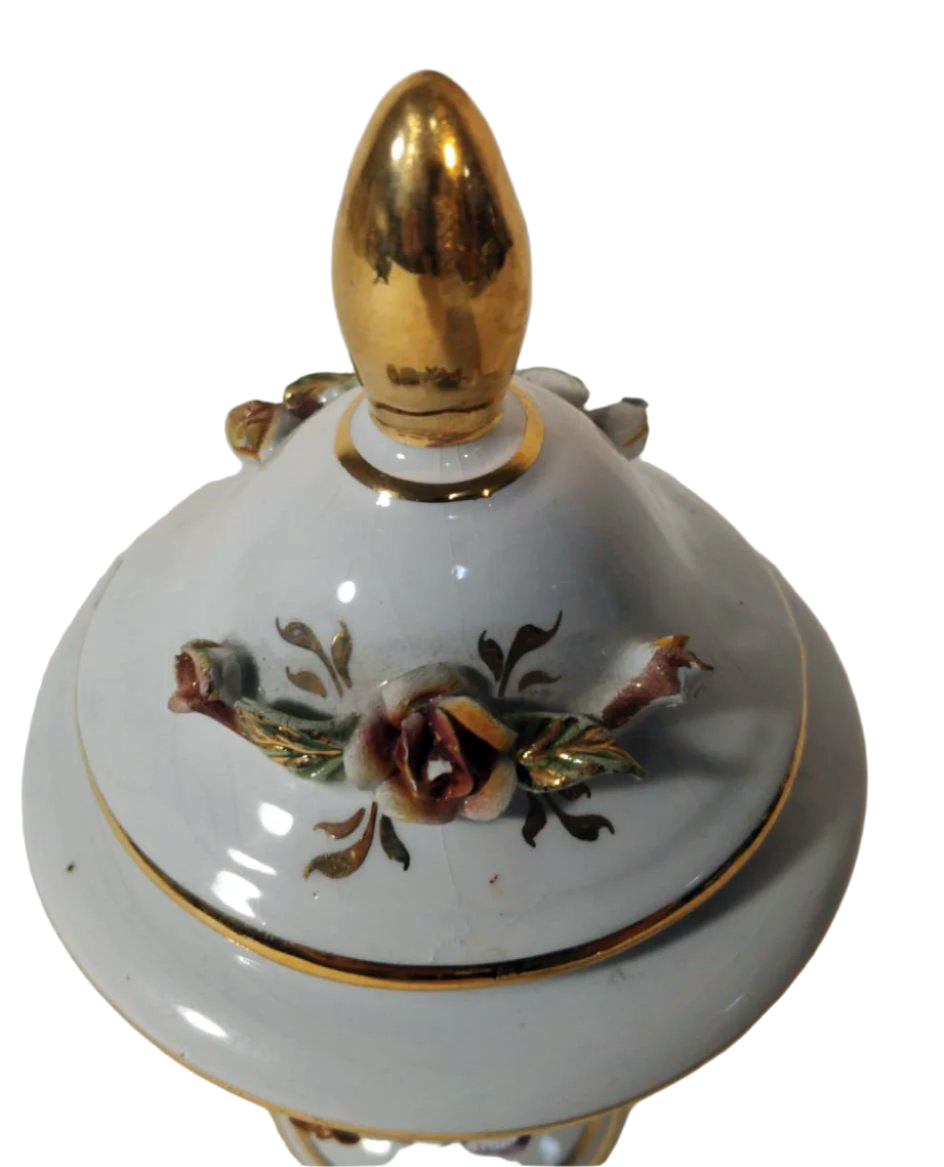 Elegant 19th-Century Sacavém Decorative Lidded Jar with Gold Filigree and Floral Reliefs