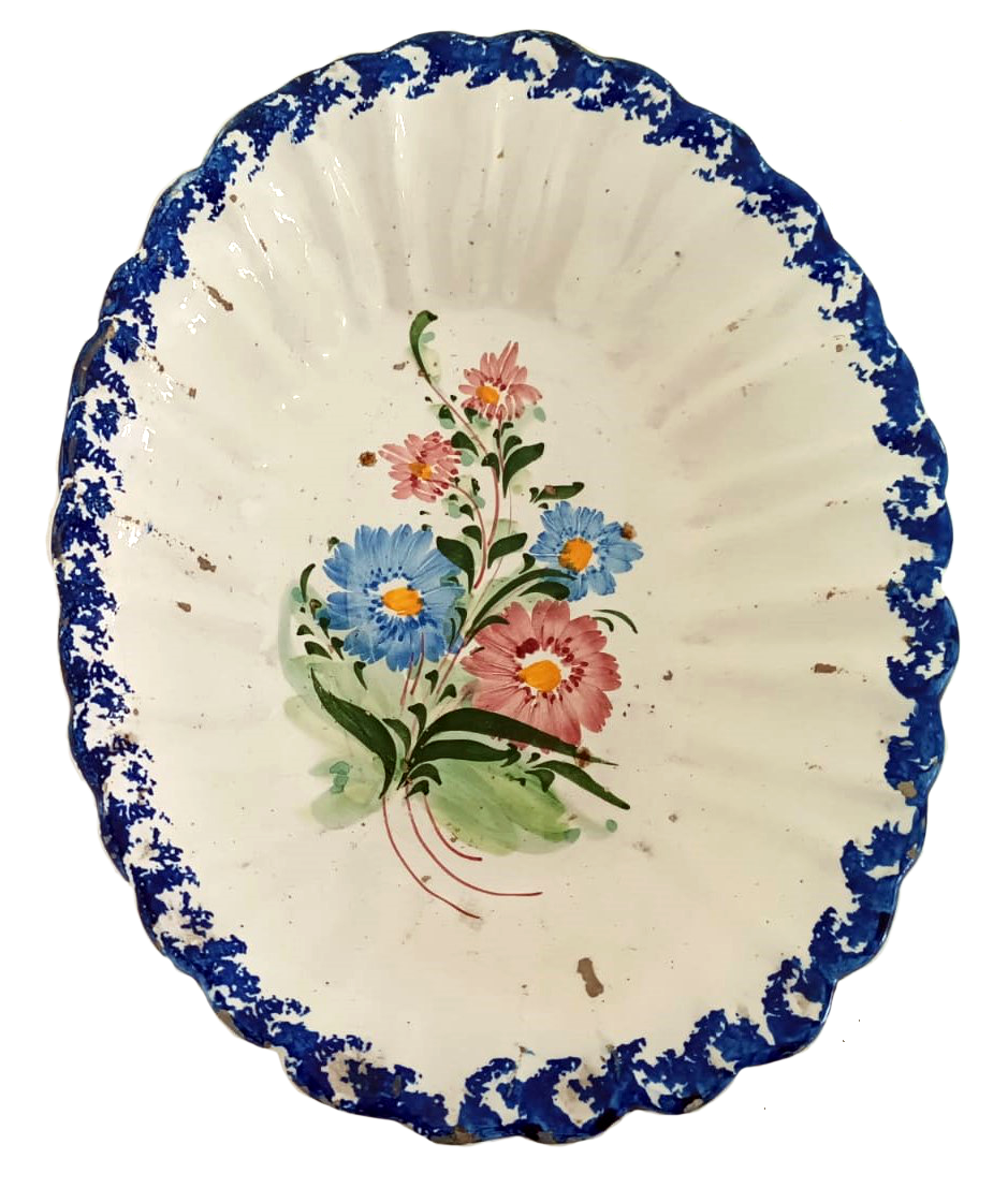Hand-Painted Oval Salad Bowl from Leiria - 18th Century