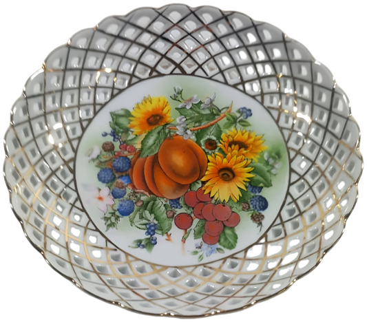 1950s Macao Porcelain Plate with Gold-Accented Lattice Design