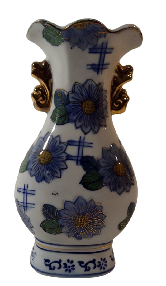 Vaso de porcelana do século XIX com detalhes florais e dourados