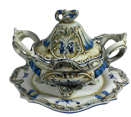 Baroque-Style Decorative Tureen with Underplate - Blue and White Porcelain